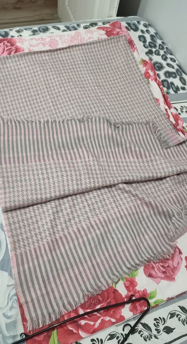 Gri Pileli Kadın Şal - Görsel 3