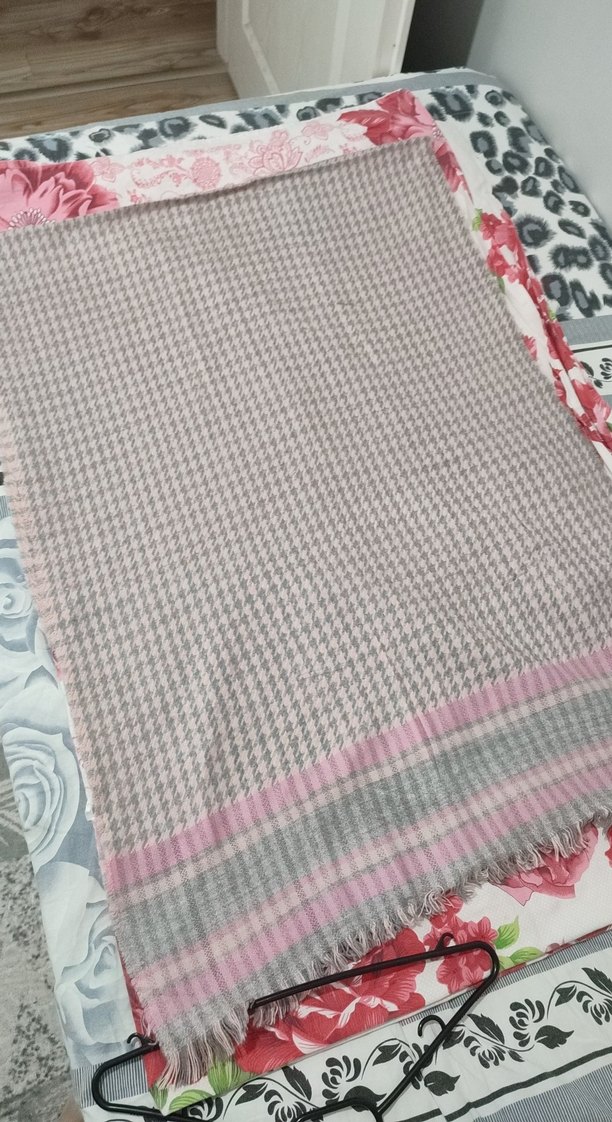 Gri Pileli Kadın Şal - Görsel 2