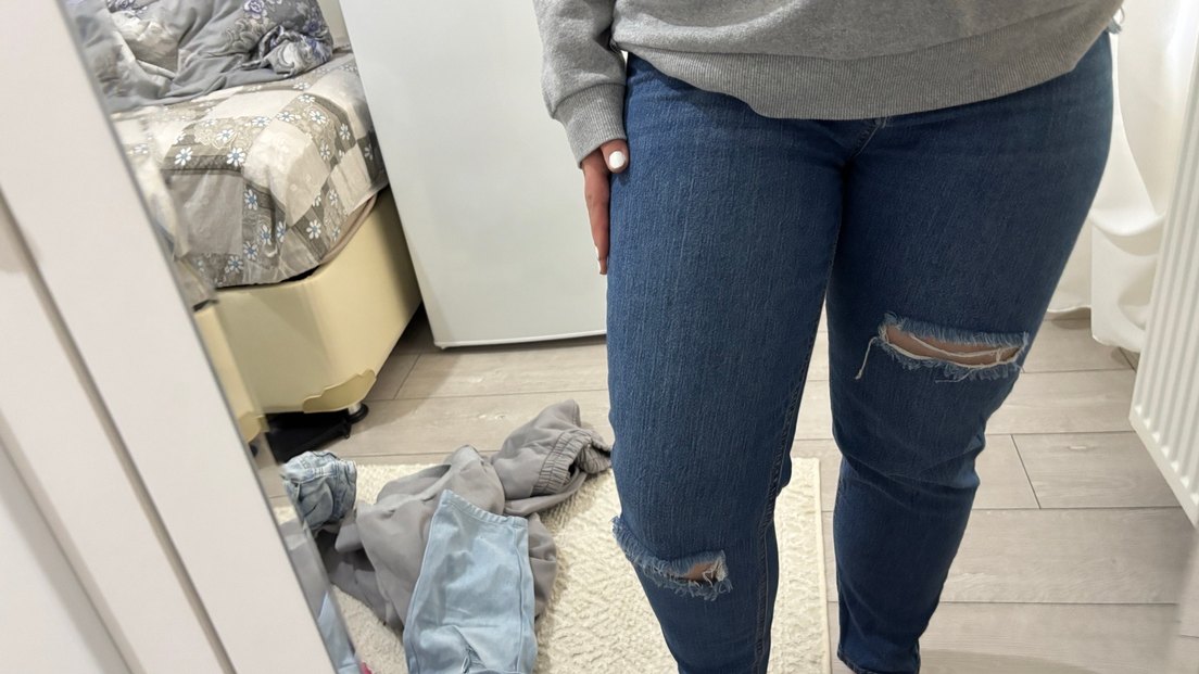 Lacivert yırtık pantolon - Görsel 4