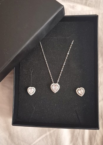 Minimalist Beyaz Kalp Taşlı Kolye ve Küpe Seti