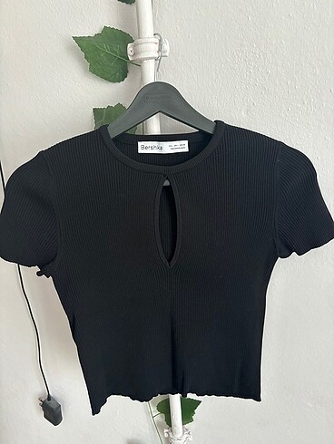 Dekolte ayrıntılı top body