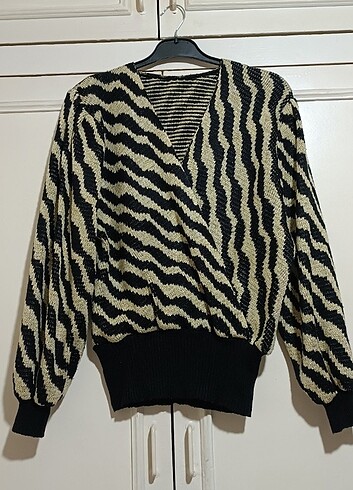 m Beden DİLVİN ZEBRA DESENLİ SİMLİ TRİKO KAZAK