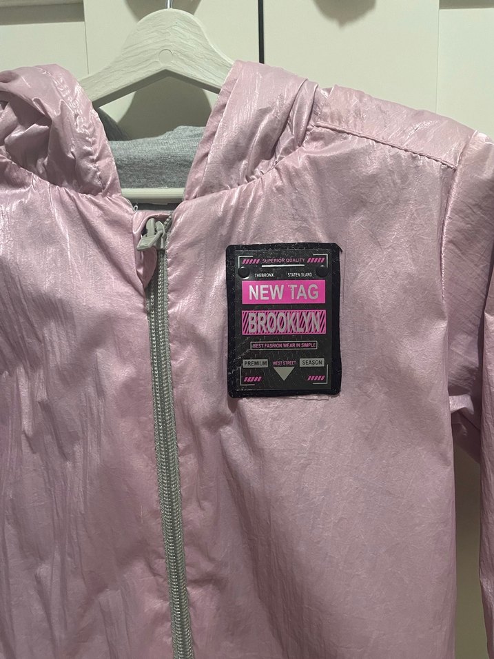 Kız Çocuk Parlak Pembe Kapüşonlu Fermuarlı Ceket - Görsel 3