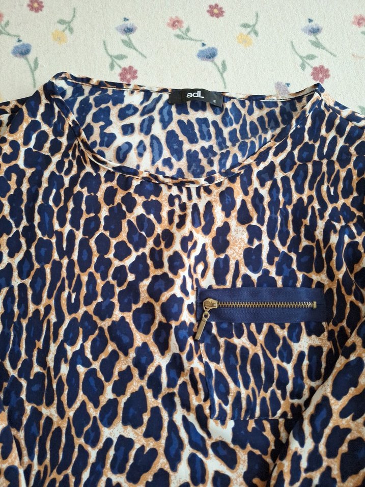 Leopar Desenli V Yaka Kadın Bluz - Görsel 2