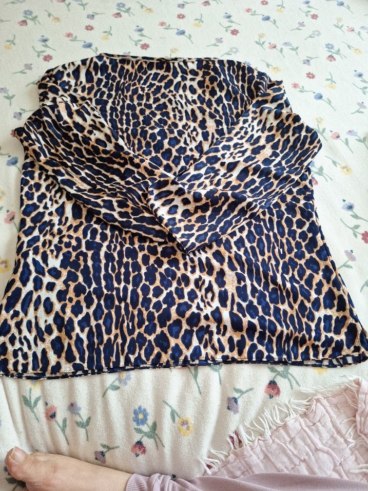 Leopar Desenli V Yaka Kadın Bluz - Görsel 5