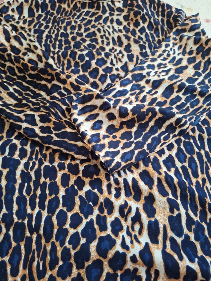 Leopar Desenli V Yaka Kadın Bluz - Görsel 4