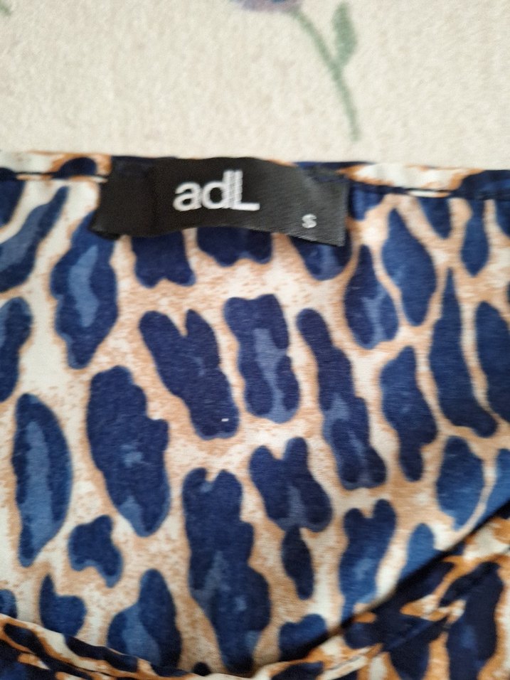 Leopar Desenli V Yaka Kadın Bluz - Görsel 3