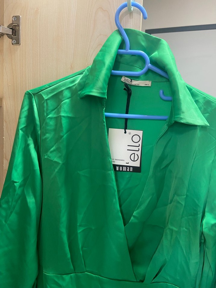 Düğmeli Uzun Kollu Yeşil V Yaka elbise - Görsel 2