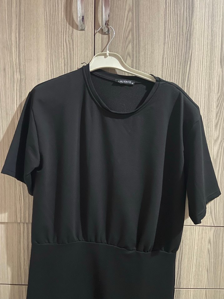 Vatka detaylı elbise - Görsel 3