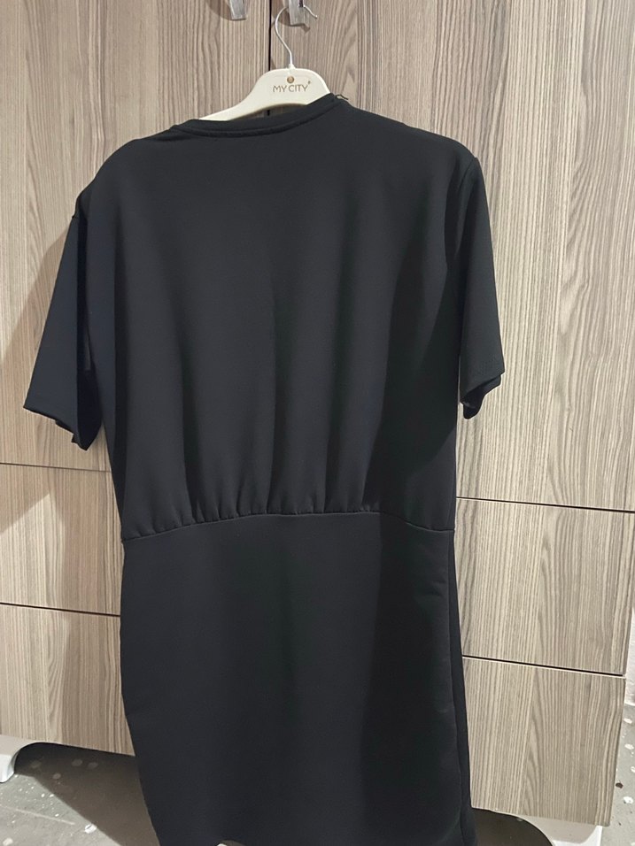 Vatka detaylı elbise - Görsel 4