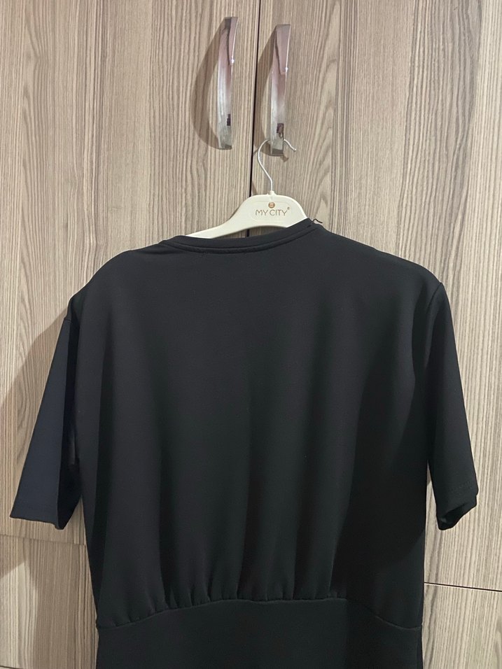 Vatka detaylı elbise - Görsel 5