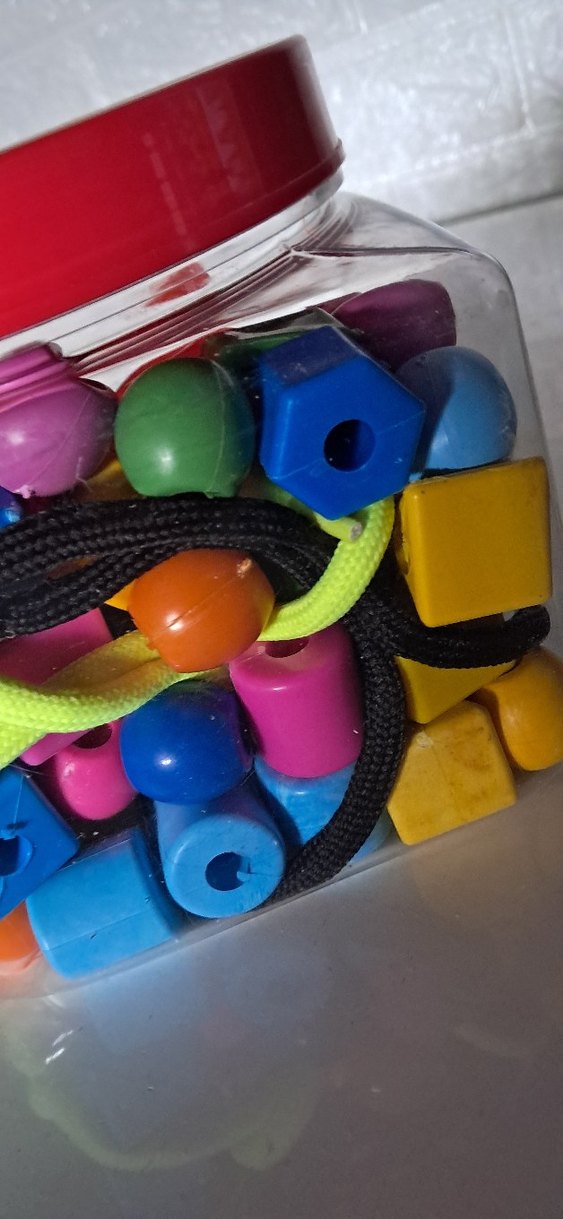 Renkli Boncuk Seti ve İp Oyunu - Görsel 3