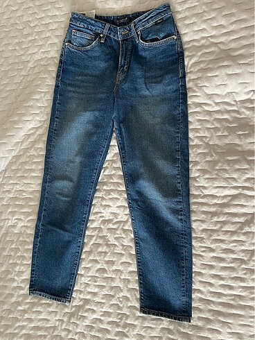 Mavi Star mom jean