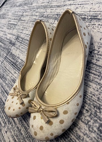 Beyaz Puantiyeli Fiyonklu Dolgu Topuklu Kadın Babet - Görsel 5