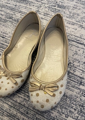 Beyaz Puantiyeli Fiyonklu Dolgu Topuklu Kadın Babet - Görsel 2