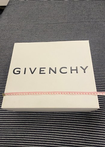 Givenchy ayakkabı kutusu - Görsel 2