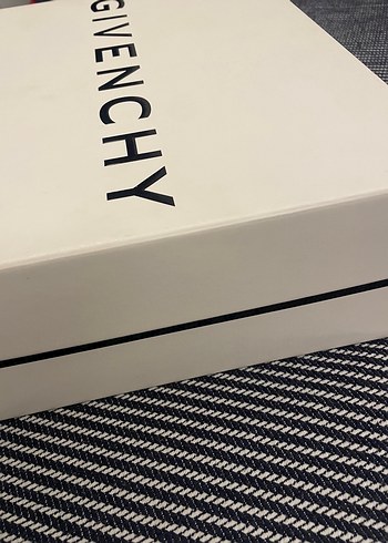 Givenchy ayakkabı kutusu - Görsel 7