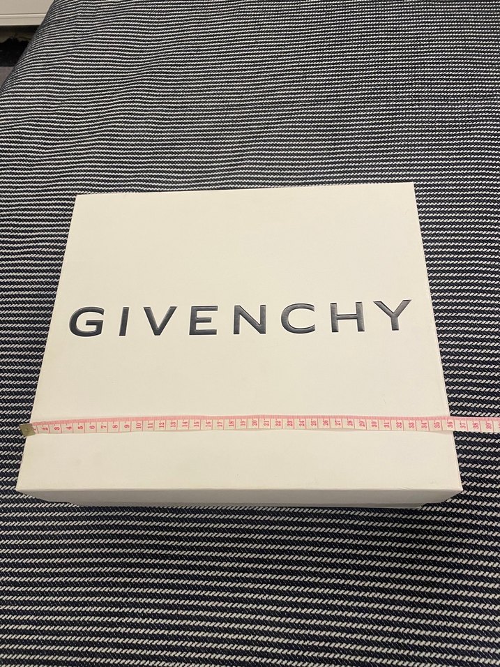 Givenchy ayakkabı kutusu - Görsel 2
