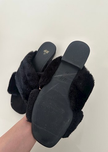 37 Beden H&M Siyah Kürklü Terlik