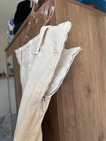 Bershka Krem rengi ispanyol paça likralı pantalon