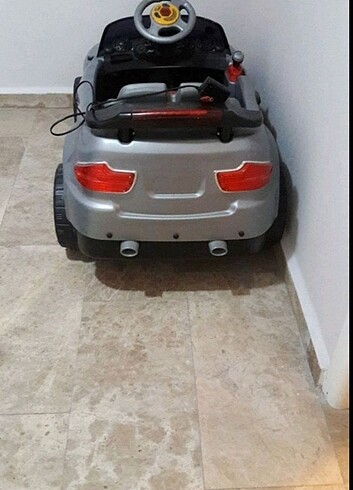 Beden BMW akülü araba