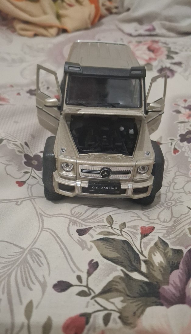 Kahverengi Gri Oyuncak Araba Modeli - Görsel 2