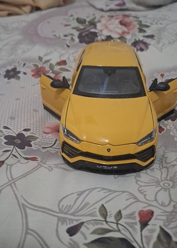 Sarı Oyuncak Araba Modeli - Görsel 2