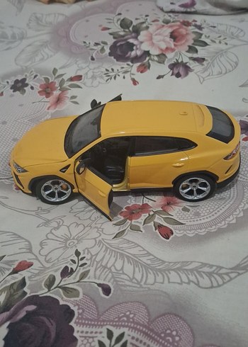Sarı Oyuncak Araba Modeli - Görsel 3
