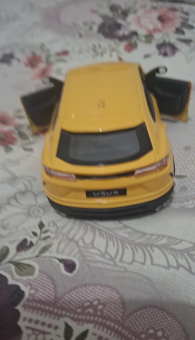 Sarı Oyuncak Araba Modeli - Görsel 4