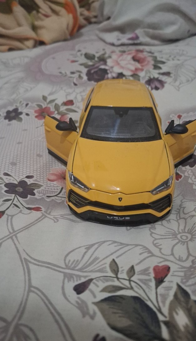 Sarı Oyuncak Araba Modeli - Görsel 2