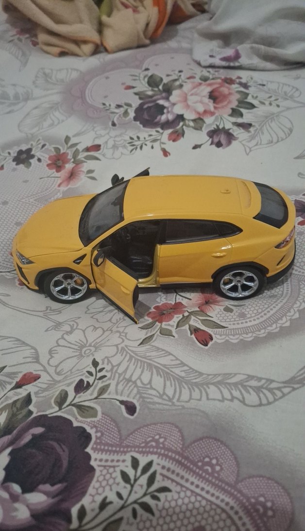 Sarı Oyuncak Araba Modeli - Görsel 3