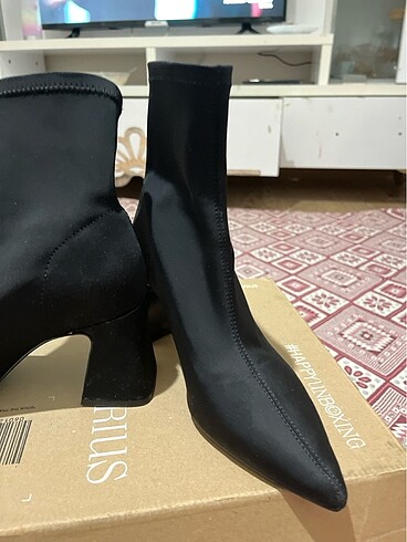 37 Beden siyah Renk Stradivarius bot