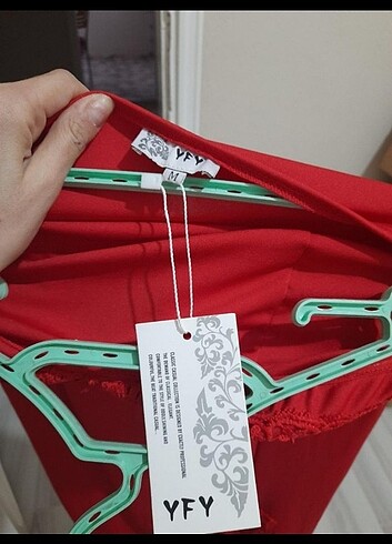 Straplez yırtmaçlı abiye elbise  - Görsel 3