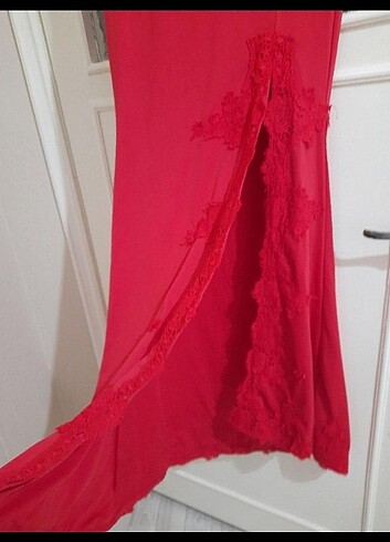 Straplez yırtmaçlı abiye elbise  - Görsel 2