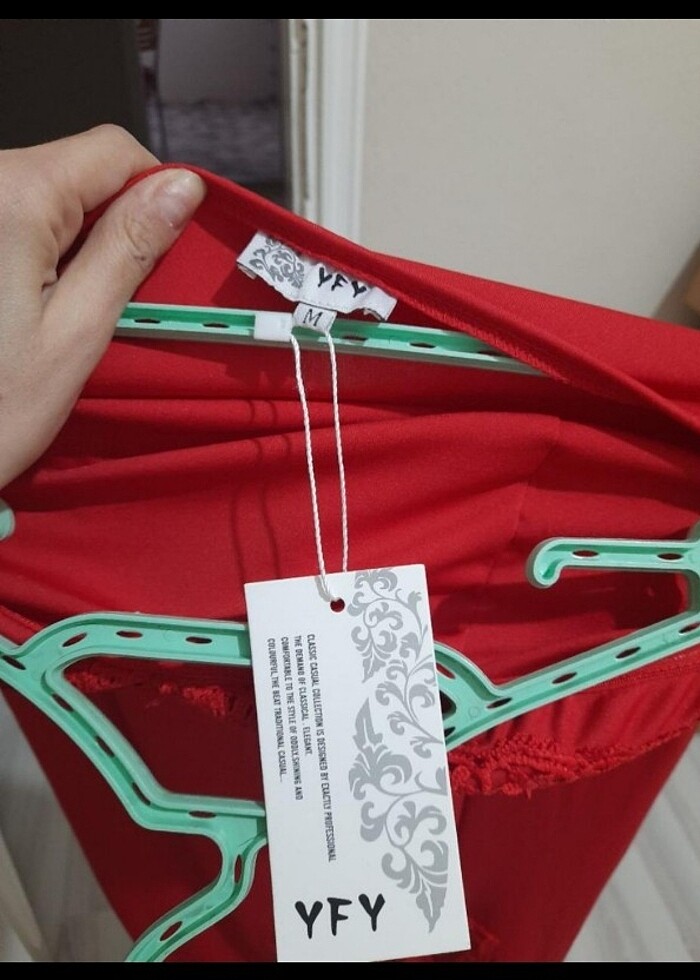 Straplez yırtmaçlı abiye elbise  - Görsel 3