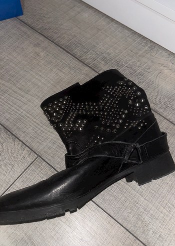 Zara zımbalı Sivri Tokalı Siyah Deri Bot - Görsel 3