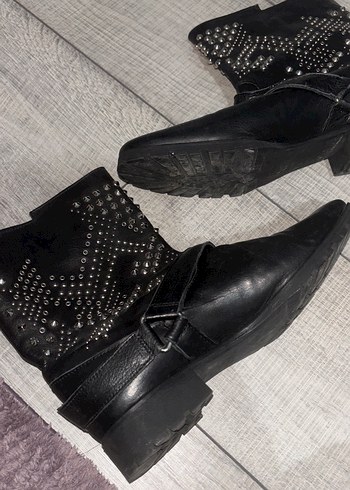 Zara zımbalı Sivri Tokalı Siyah Deri Bot - Görsel 4