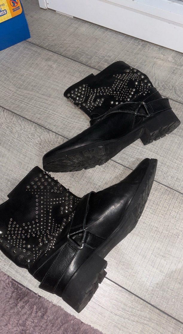 Zara zımbalı Sivri Tokalı Siyah Deri Bot - Görsel 5