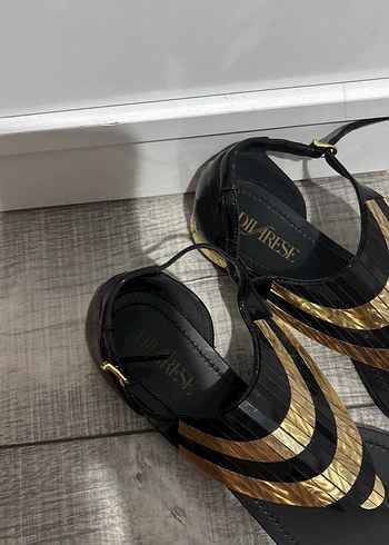 Divarese Altın Renkli Yılan Desenli Kadın Sandalet - Görsel 3