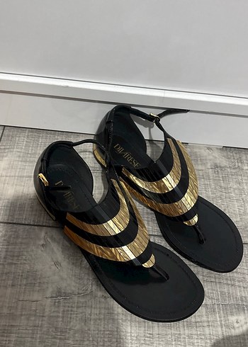 Divarese Altın Renkli Yılan Desenli Kadın Sandalet - Görsel 2