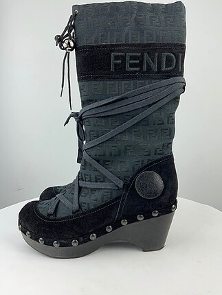 Fendi Çizme %70 İndirimli.