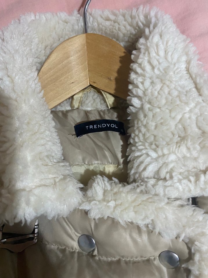 Kürk Detaylı Bej Kadın Kışlık Mont - Görsel 5