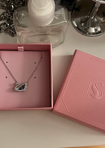 swarovski Dancing Swan Mavi Kolye