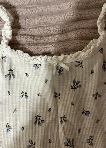 Beyaz çicekli üst atlet - Görsel 3