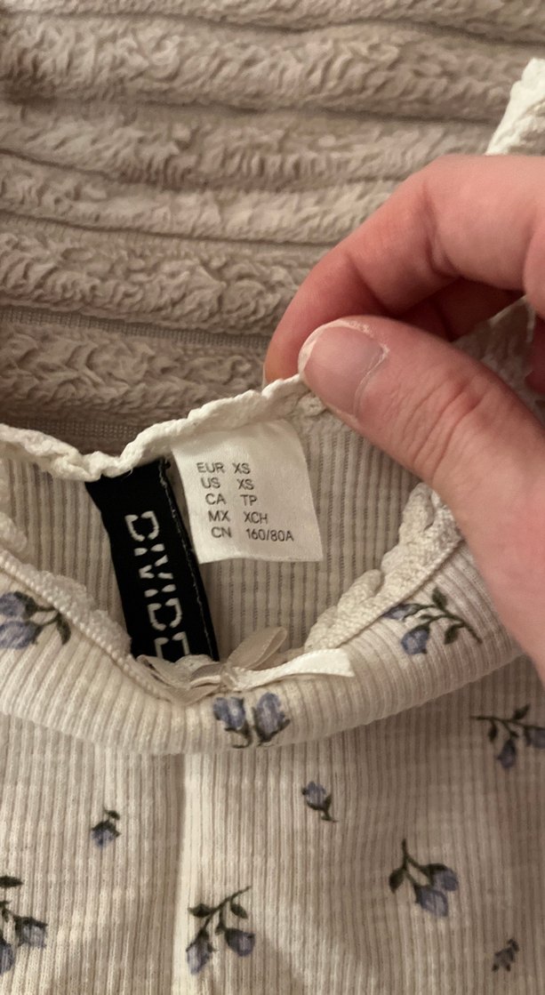 Beyaz çicekli üst atlet - Görsel 4