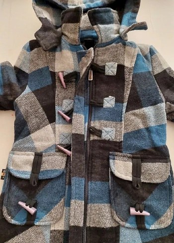 Kız Çocuk Kapüşonlu Düğmeli Kaban - Görsel 3