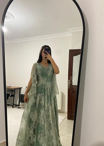 Şeffaf Detaylı Uzun Yeşil Bohem Nişan Elbisesi