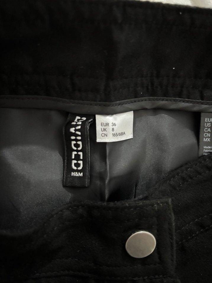 H&M Düğmeli Siyah Süet Mini Etek - Görsel 5