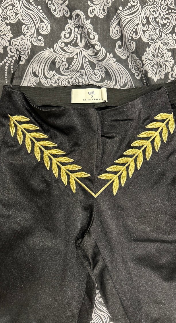 Raisa vanessa Kadın Altın Nakışlı Düğmeli Kumaş Pantolon - Görsel 2