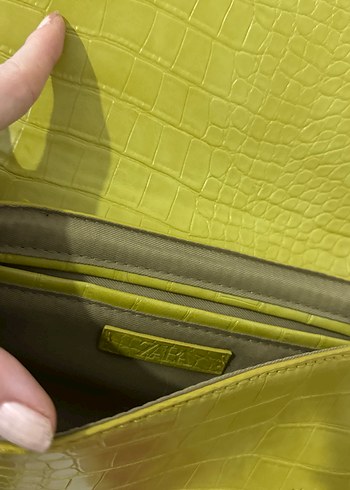 Sarı Zincir Detaylı Yılan Desenli Deri Çanta - Görsel 4